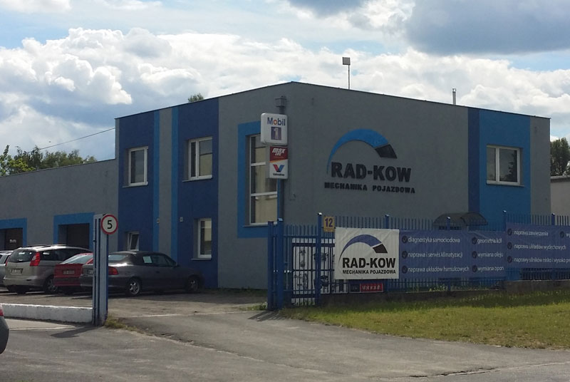 Serwis samochodowy Rad-Kow - brama wjazdowa